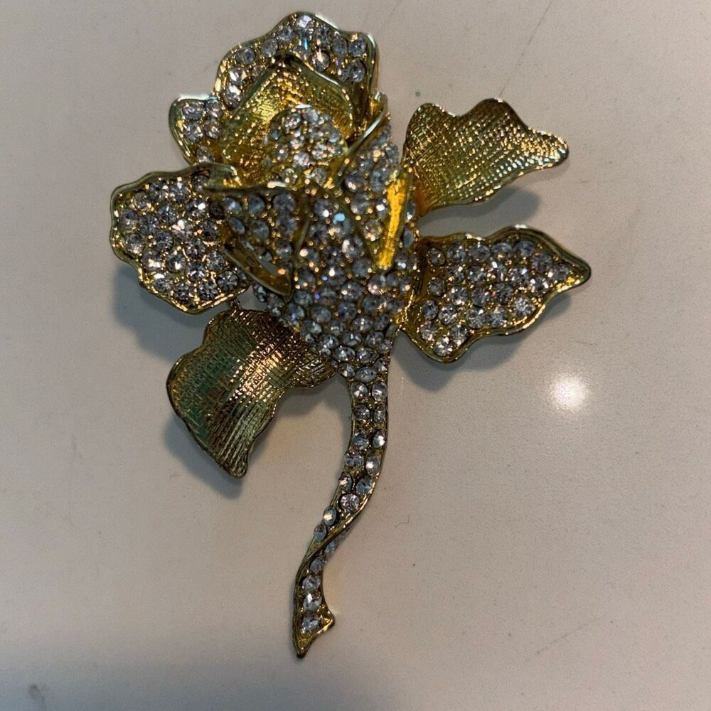Vtg gold tone & austrian crystal encrusted brooch/pin Rose OPC CN 1990s